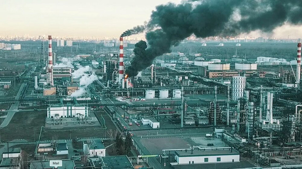 Drone strike damages Moscow refinery as Russia reports 60 interceptions