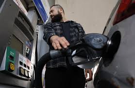 قیمت بنزین به هر گالن 4.55 دلار رسید؛ جنگ با ایران به مصرف‌کنندگان فشار می‌آورد