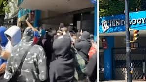 بازداشت یک نوجوان پس از تجمع صدها نفر مقابل ساختمان Scientology در ونکوور