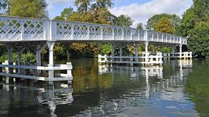 یک فعال حفاظت از رودخانه درباره محل شنا جدید Pangbourne Meadow هشدار داد