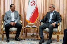 آمریکا و ایران به توافق نزدیک می‌شوند؛ خطر جنگ همچنان باقی است