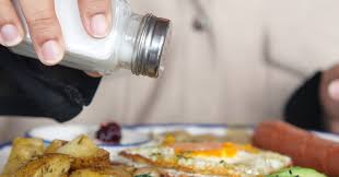 رژیم غذایی پُرنمک ممکن است پیری رگ‌ها را تسریع کند، مطالعه نشان می‌دهد