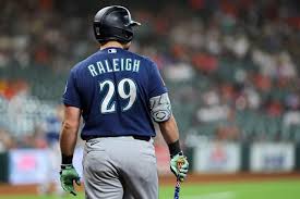 Les Mariners de Seattle inscrivent Cal Raleigh sur la liste des blessés pour la première fois de sa carrière