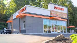 Dunkin’ prépare son retour au Canada, mais Tim Hortons reste difficile à détrôner