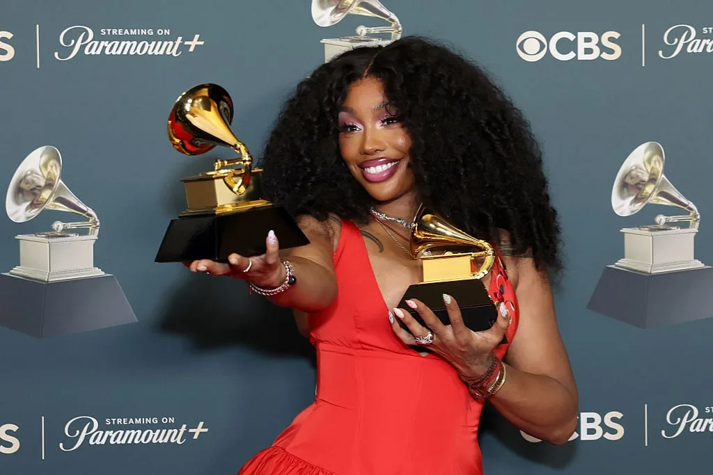 SZA condamne la musique générée par l'IA après qu'une base de données a listé 238 de ses chansons dans des données d'entraînement