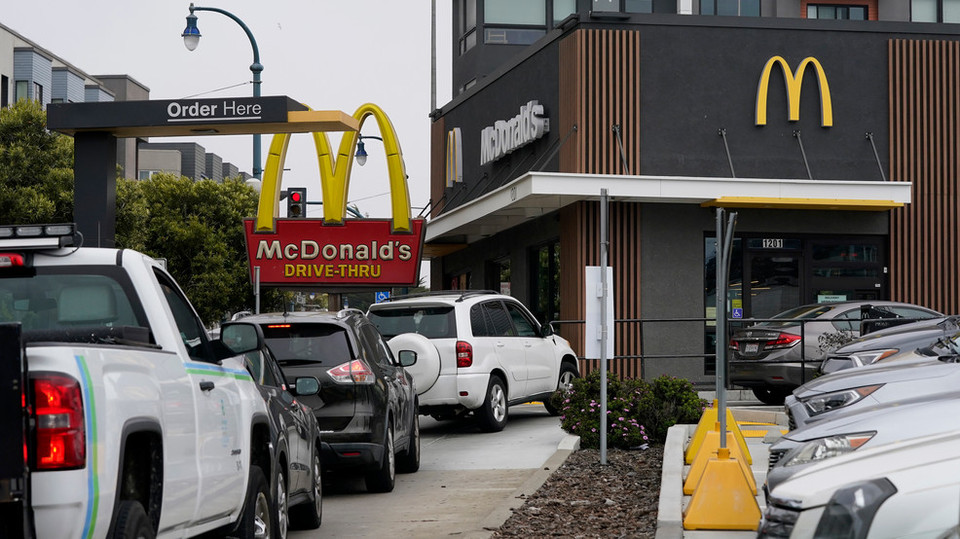 Des chatbots IA débarquent dans les services au volant de la restauration rapide