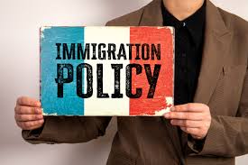 Reform UK veut implanter des centres de détention pour migrants dans des zones favorables au Green Party
