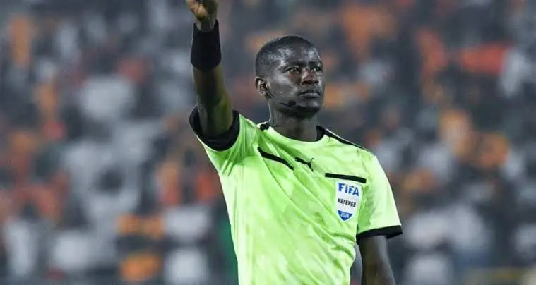 Pierre Atcho : arbitre gabonais sur la scène de la Coupe du Monde