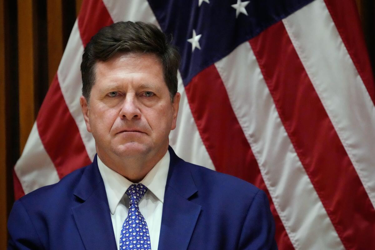 Trump retarde la nomination de Jay Clayton au renseignement dans une impasse sur l'identification des électeurs