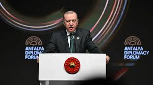 La Turquie réunit 150 pays et promeut des alternatives au détroit d'Hormuz