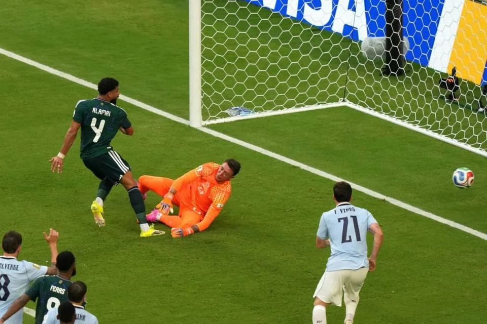 Al-Amri transforme son rappel en but historique contre l'Uruguay